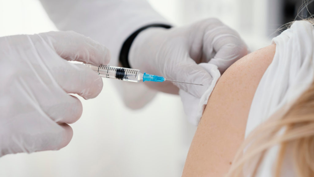 فايزر  Pfizer تسعى إلى اعتماد جرعة اللقاح المعززة لفيروس كورونا